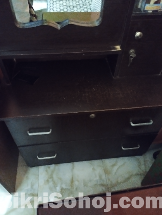 Dressing table bikri hobe ...ekdom notun er moto